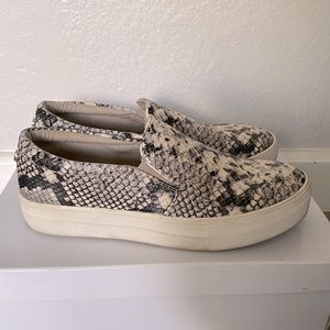 STEVE MADDEN SNAKE PRINT SNEAKERS 7.5M